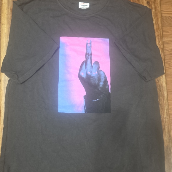 Juice Brand Black Graphic T-Shirt - Picture 1 of 4